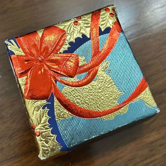 Vintage Red Climber Earrings Cluster Style Faux Pearl Crystal Clip On Earrings - Picture 4 of 4